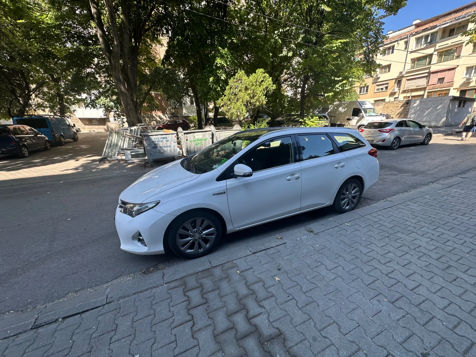 Toyota Auris 1.8 Hybrid, снимка 2 - Автомобили и джипове - 55484047