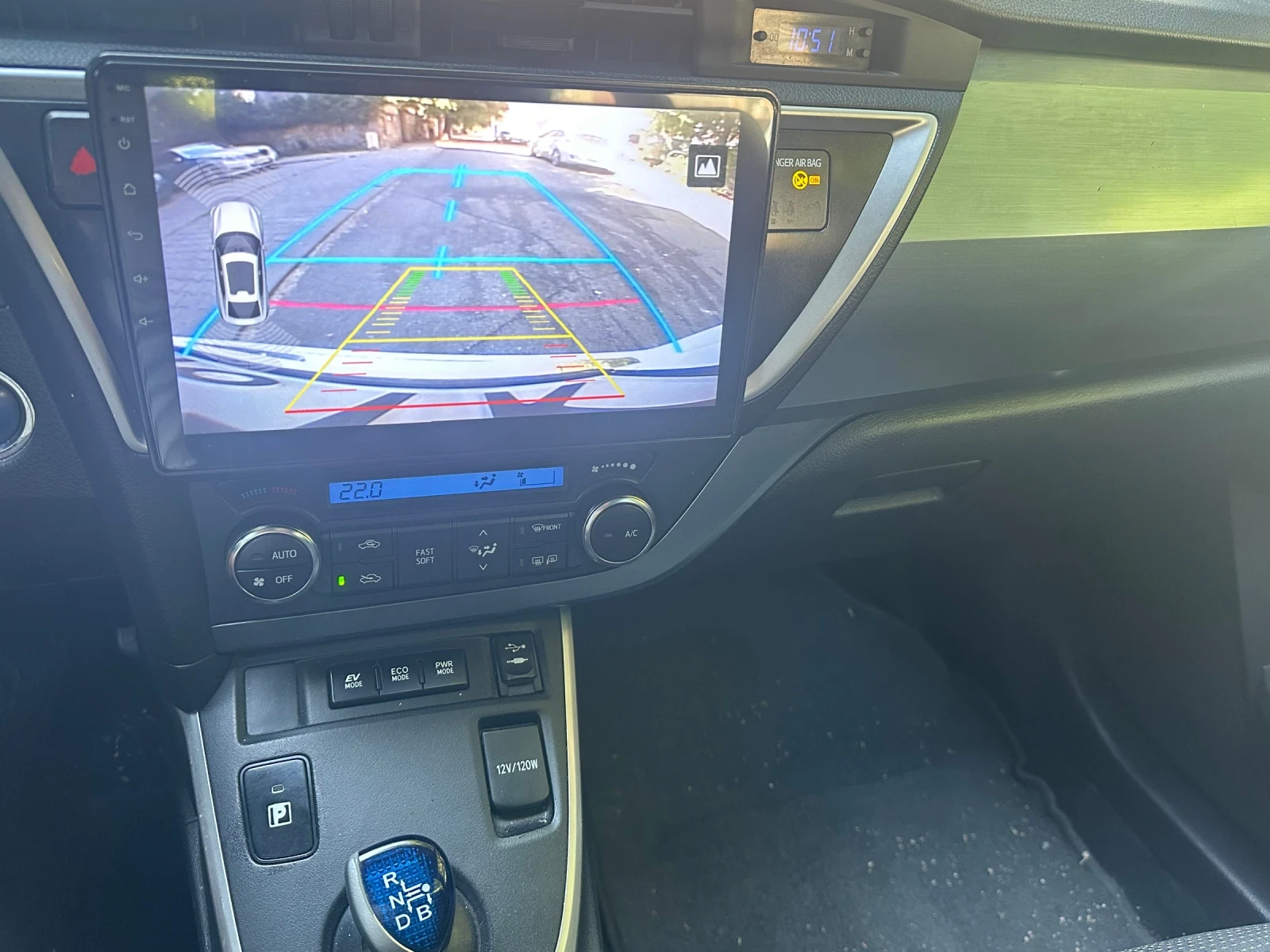 Toyota Auris 1.8 Hybrid, снимка 12 - Автомобили и джипове - 55484047