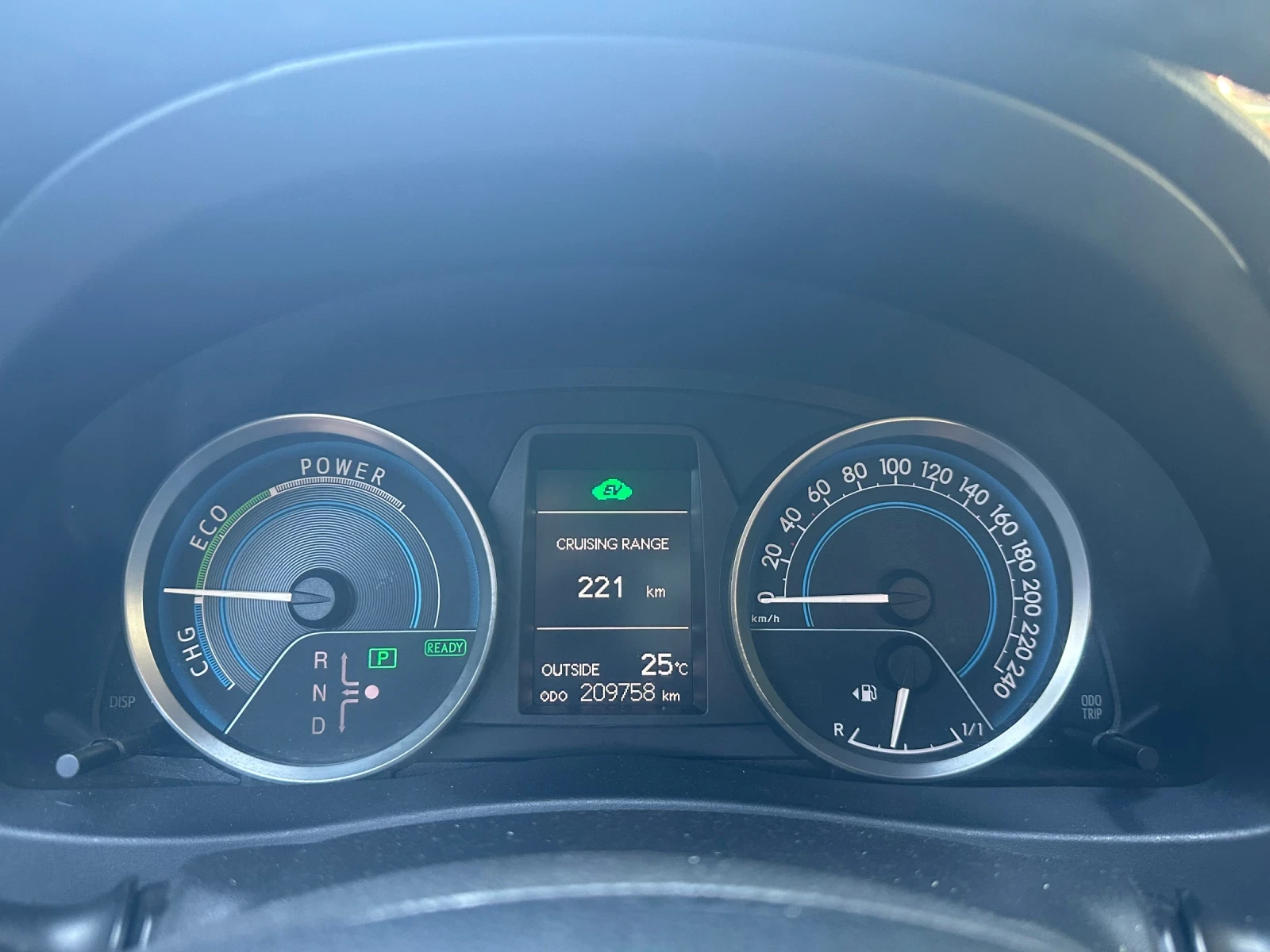 Toyota Auris 1.8 Hybrid, снимка 11 - Автомобили и джипове - 55484047