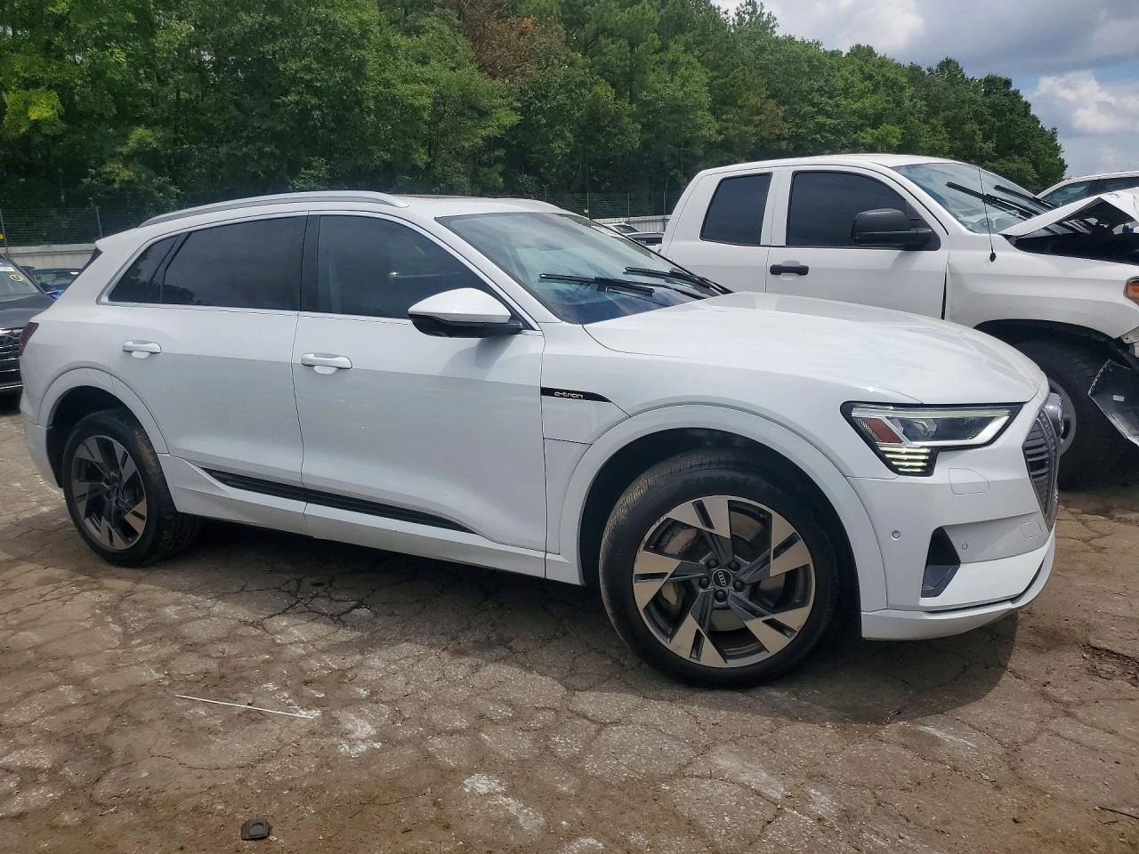 Audi E-Tron Premium Plus, снимка 4 - Автомобили и джипове - 55534803