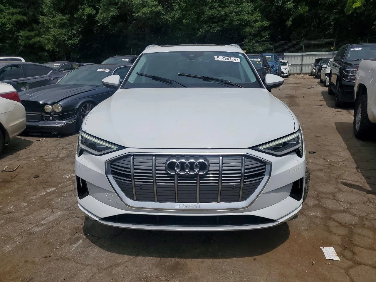 Audi E-Tron Premium Plus, снимка 5 - Автомобили и джипове - 55534803