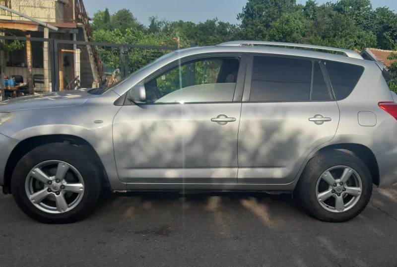 Toyota Rav4, снимка 2 - Автомобили и джипове - 47469917