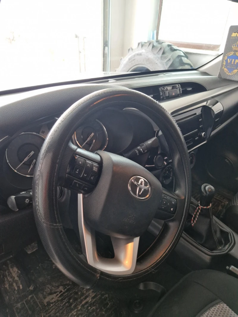 Toyota Hilux Double 2.4D, снимка 6 - Автомобили и джипове - 49486420