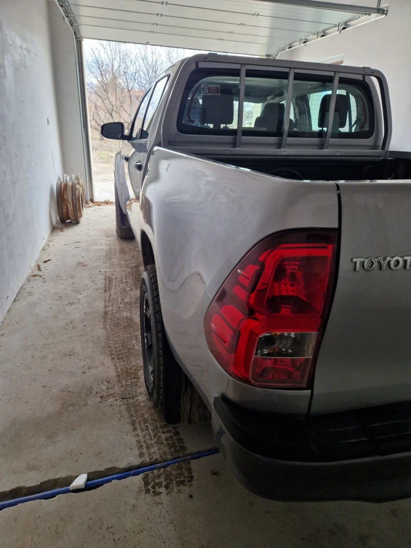 Toyota Hilux Double 2.4D, снимка 4 - Автомобили и джипове - 49486420