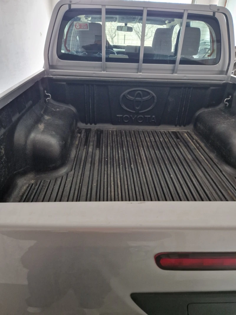 Toyota Hilux Double 2.4D, снимка 8 - Автомобили и джипове - 49486420