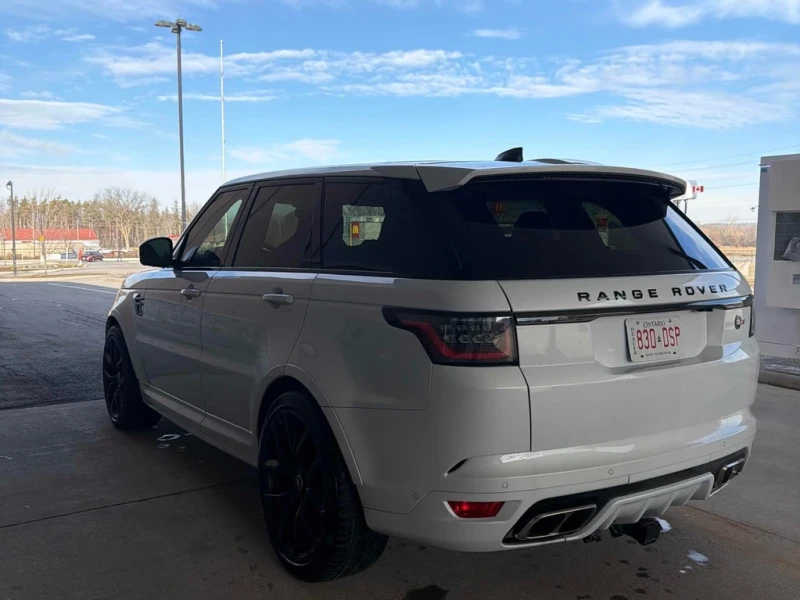 Land Rover Range Rover Sport * SVR * CARFAX * БЕЗ ПЪРВОНАЧАЛНА ВНОСКА, снимка 2 - Автомобили и джипове - 52905660
