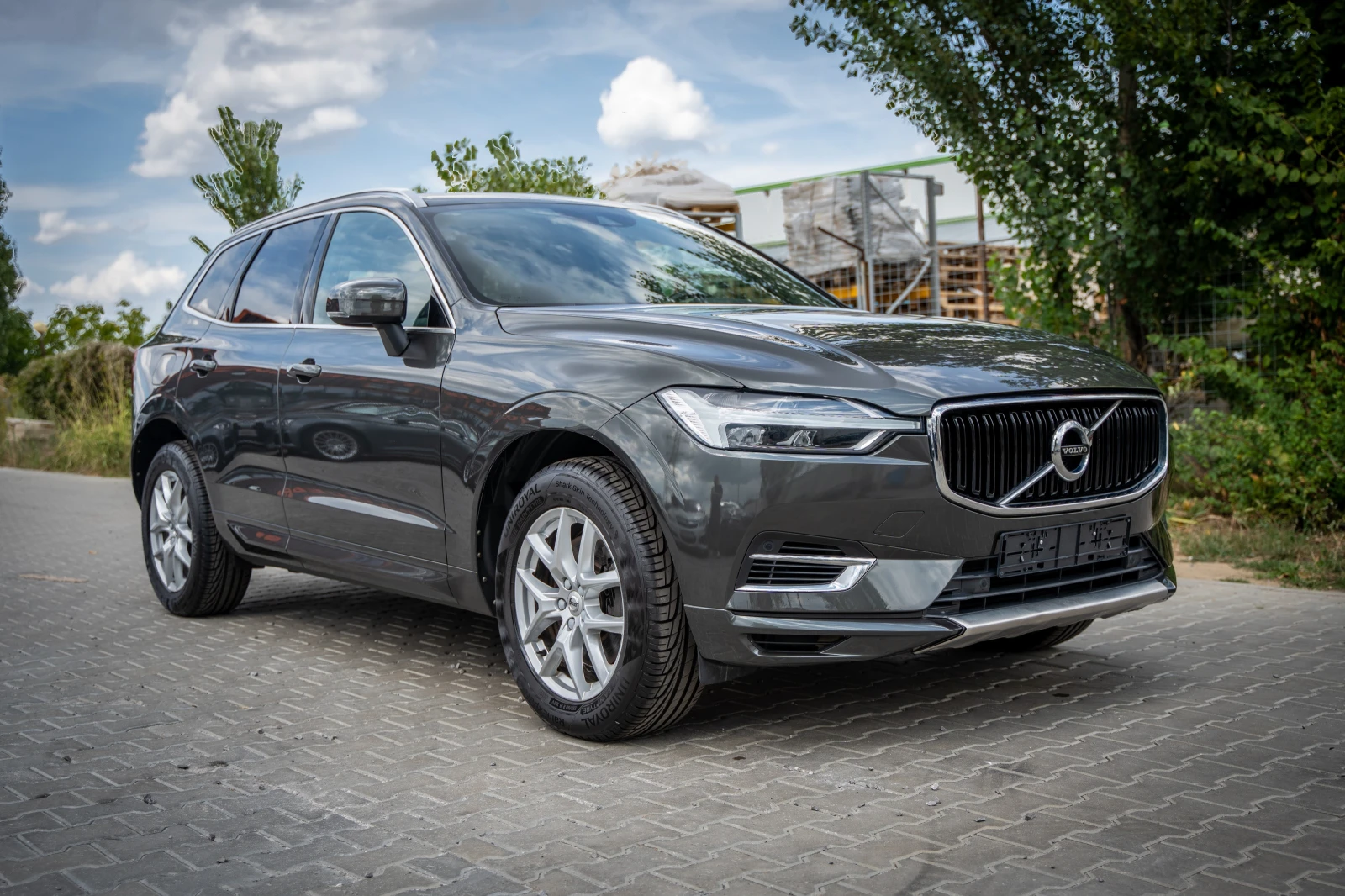 Volvo XC60 T8 Momentum AWD PLUG-IN HYBRID - [1] 