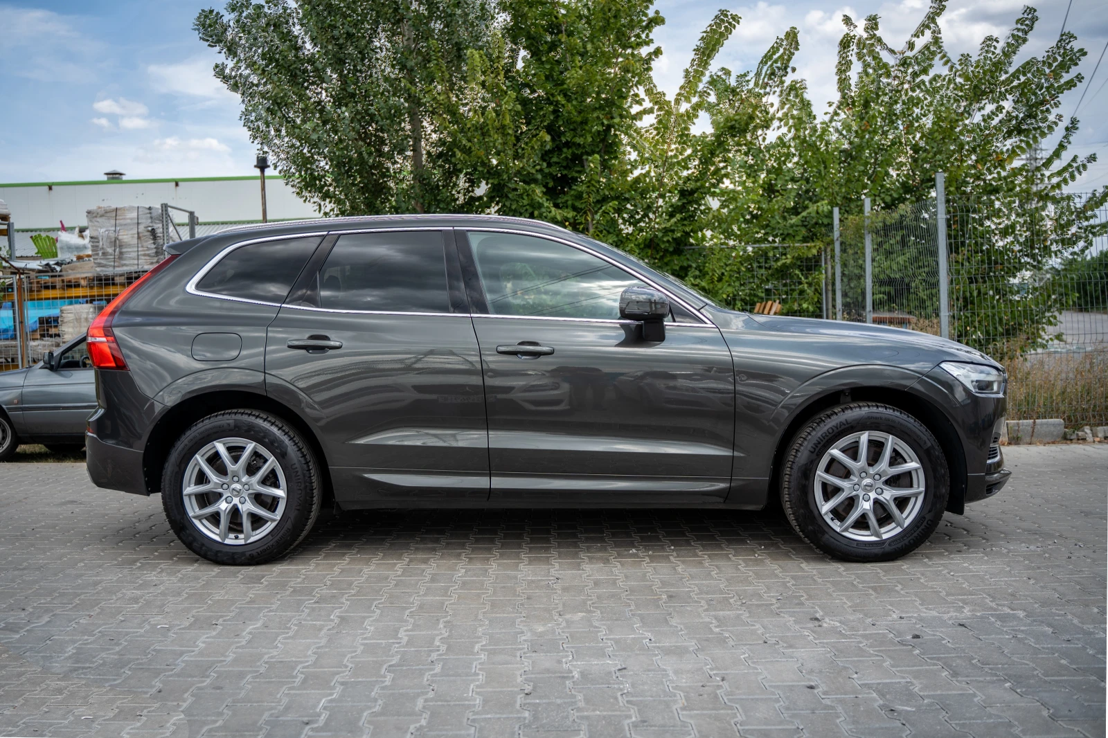 Volvo XC60 T8 Momentum AWD PLUG-IN HYBRID - изображение 3