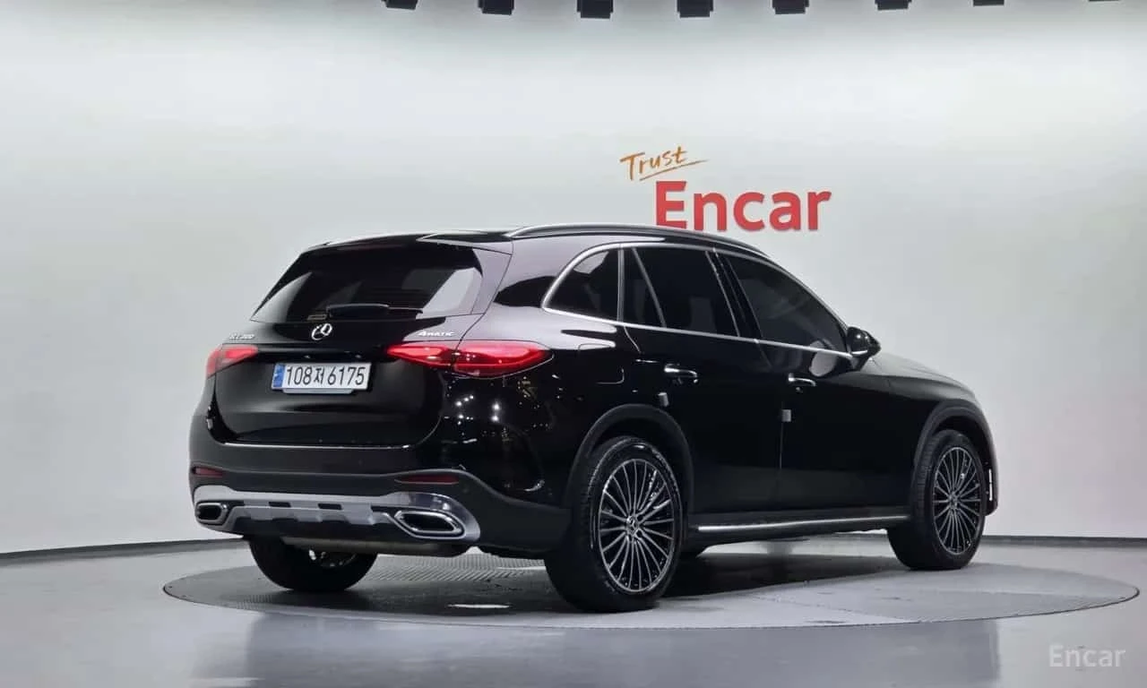 Mercedes-Benz GLC 300 4MATIC * AMG Line * 360 * Панорама * Обдухване * , снимка 2 - Автомобили и джипове - 56186096