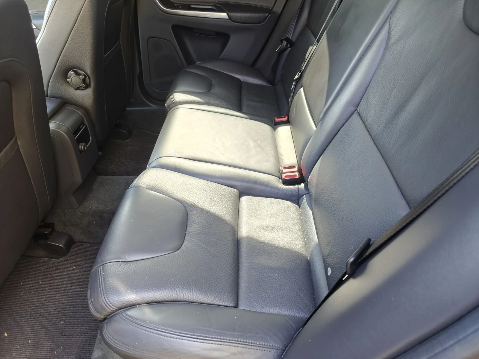 Volvo XC60 215 кс., снимка 9 - Автомобили и джипове - 56400238