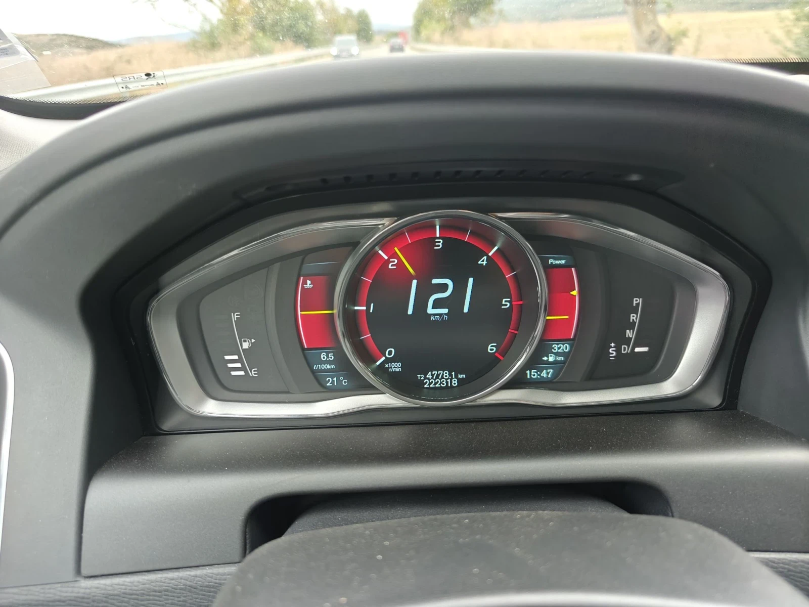 Volvo XC60 215 кс., снимка 13 - Автомобили и джипове - 56400238