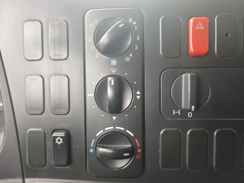 Mercedes-Benz Atego 1518 Е5 Тристранен КЛИМА, снимка 13 - Камиони - 50325034