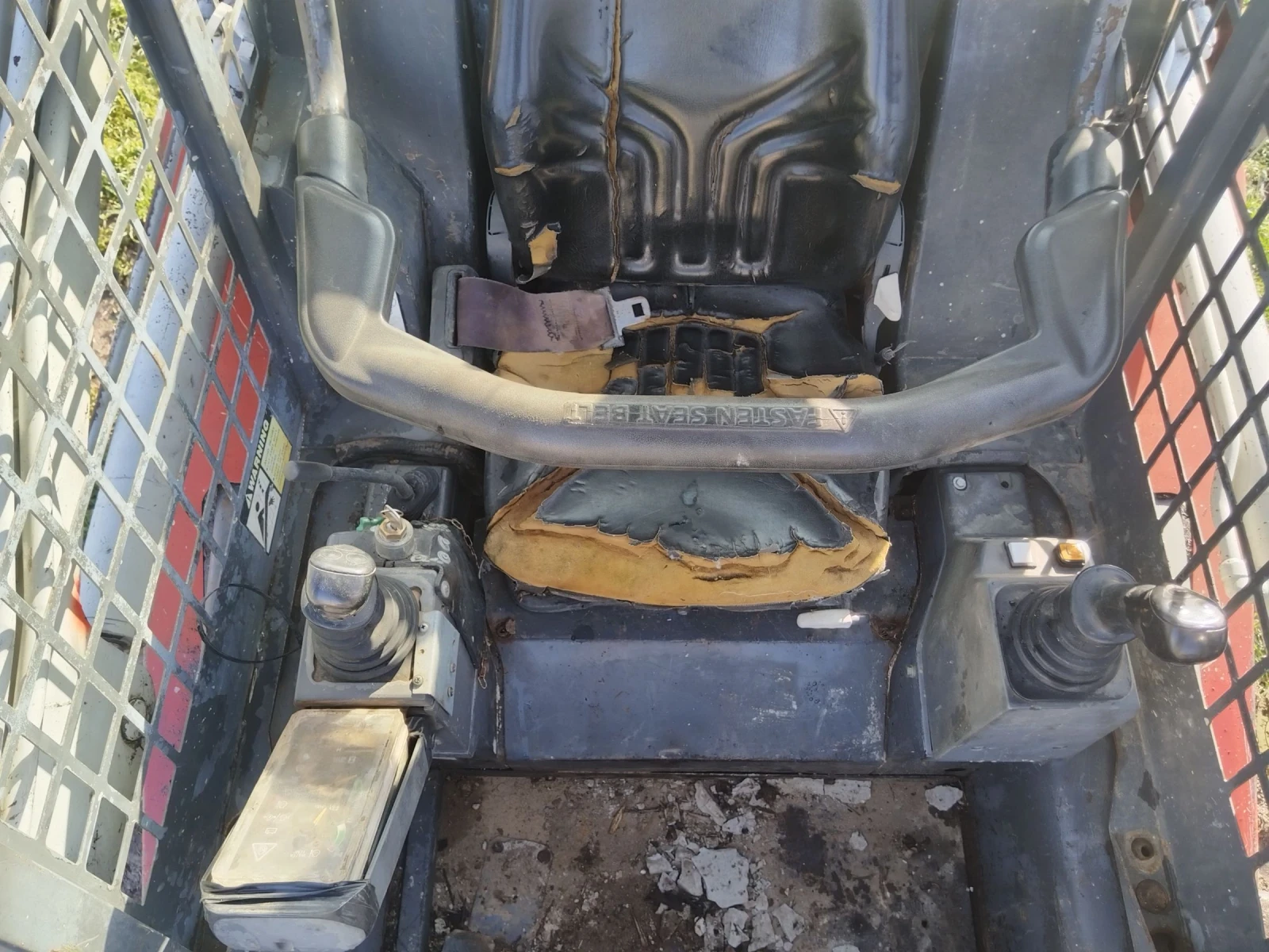 Мини челни товарачи Takeuchi Tl130 , снимка 7 - Индустриална техника - 54073711