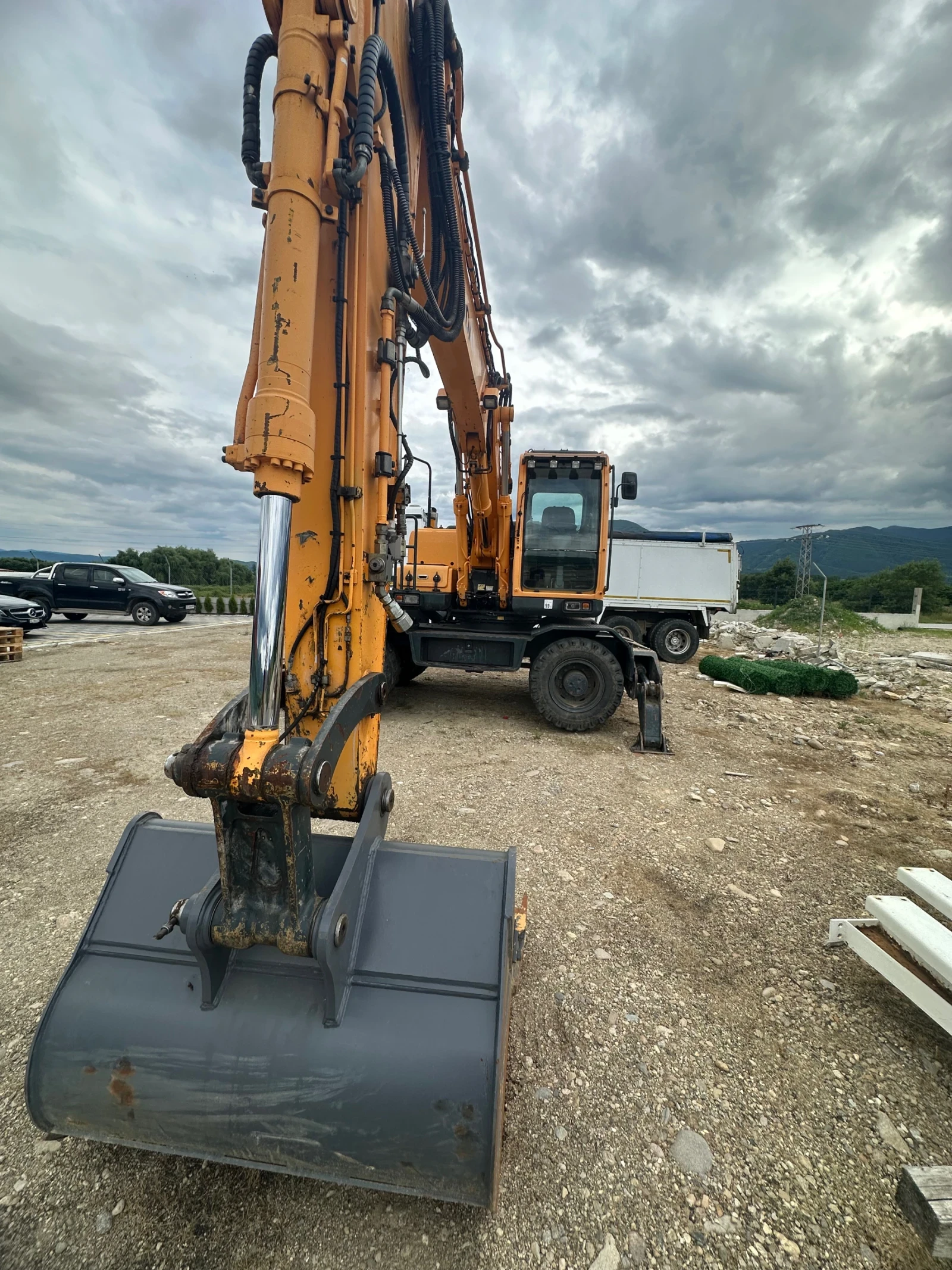 Багер Hyundai 140W-9A, снимка 6 - Индустриална техника - 56555607