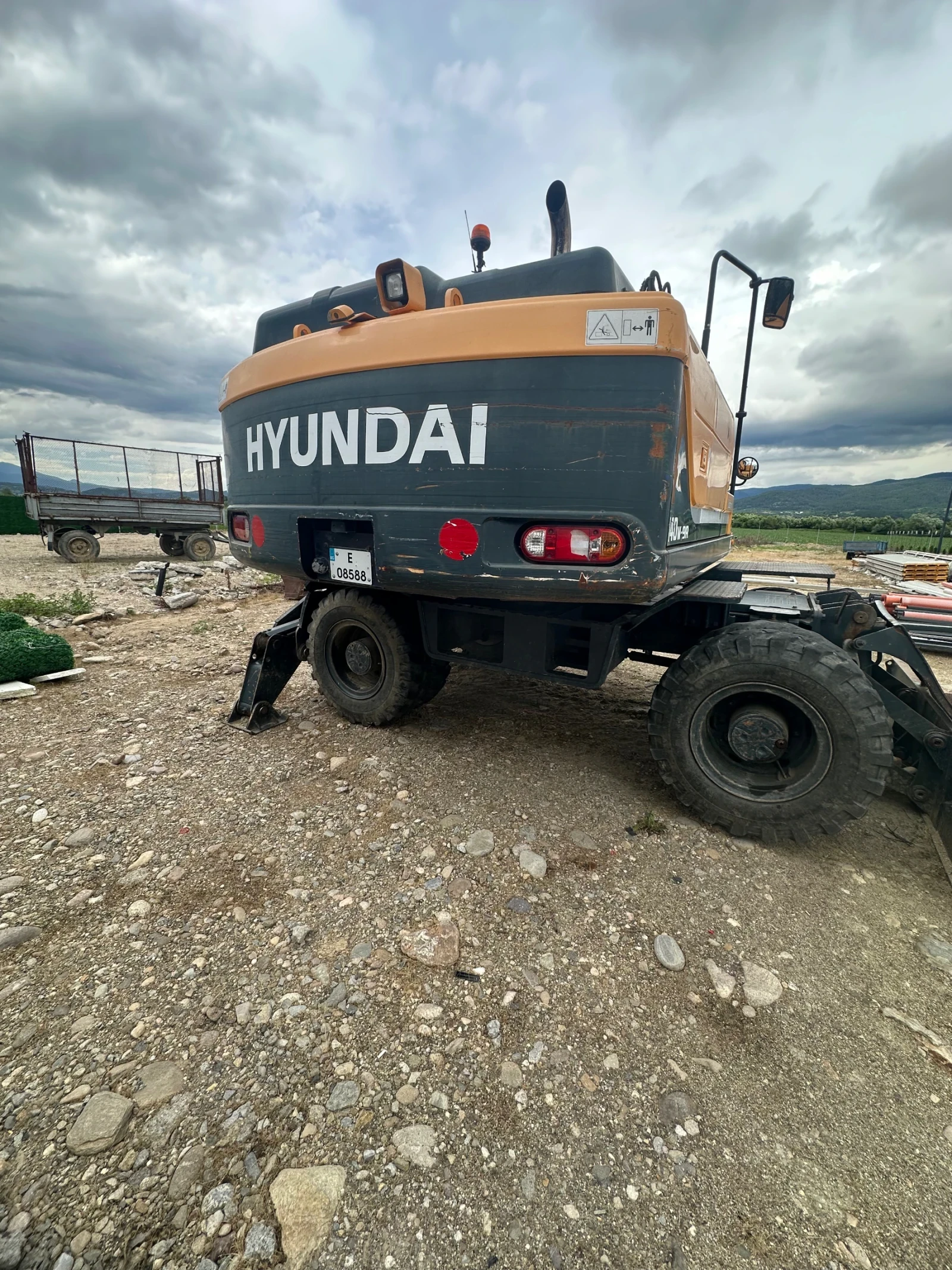 Багер Hyundai 140W-9A, снимка 2 - Индустриална техника - 56555607