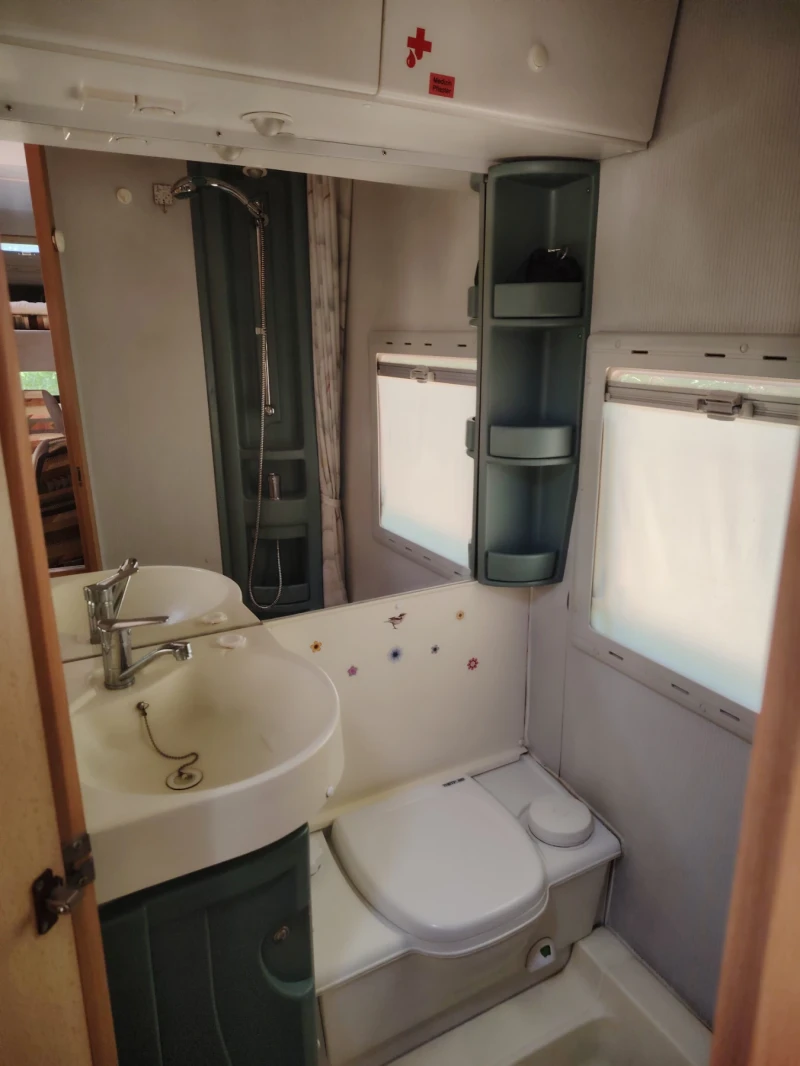 Кемпер Fiat Dicato Maxi 2.5TDI Knaus Traveller 685, снимка 14 - Каравани и кемпери - 53566990