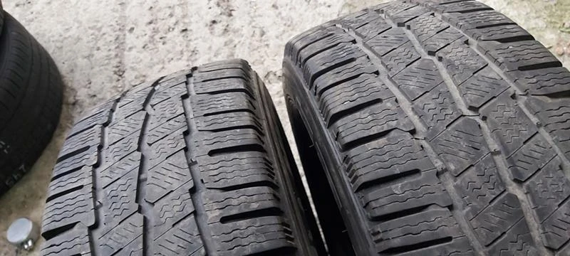 Гуми Зимни 235/65R16, снимка 2 - Гуми и джанти - 35130780