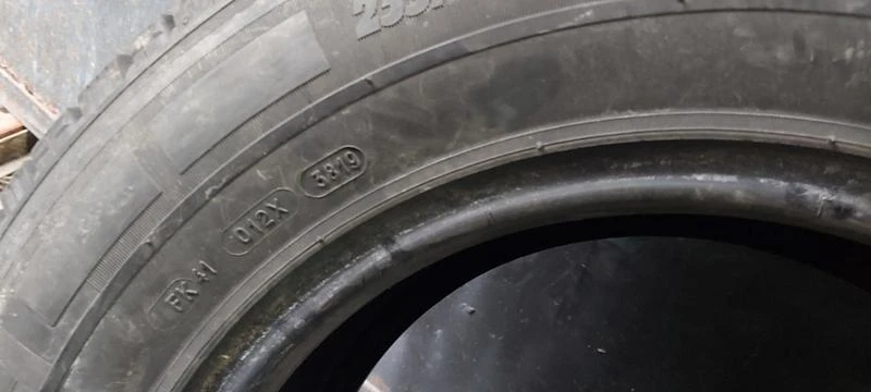 Гуми Зимни 235/65R16, снимка 7 - Гуми и джанти - 35130780