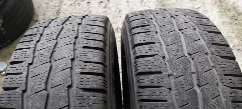 Гуми Зимни 235/65R16, снимка 1 - Гуми и джанти - 35130780