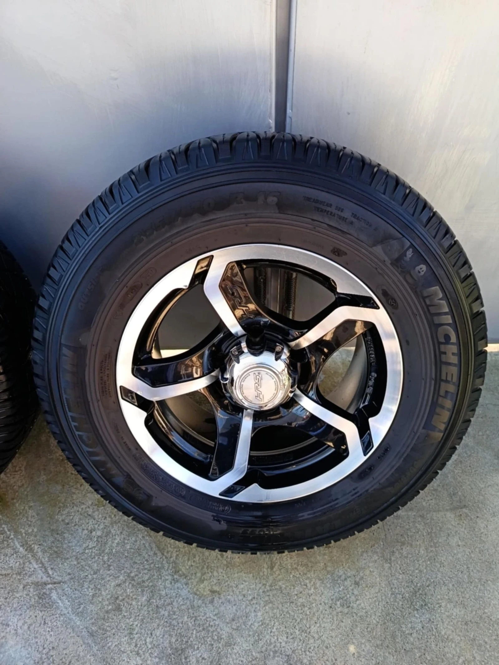 ���� � ������ 235/70R16 �� Kia Sorento | Mobile.bg � ����������� 1