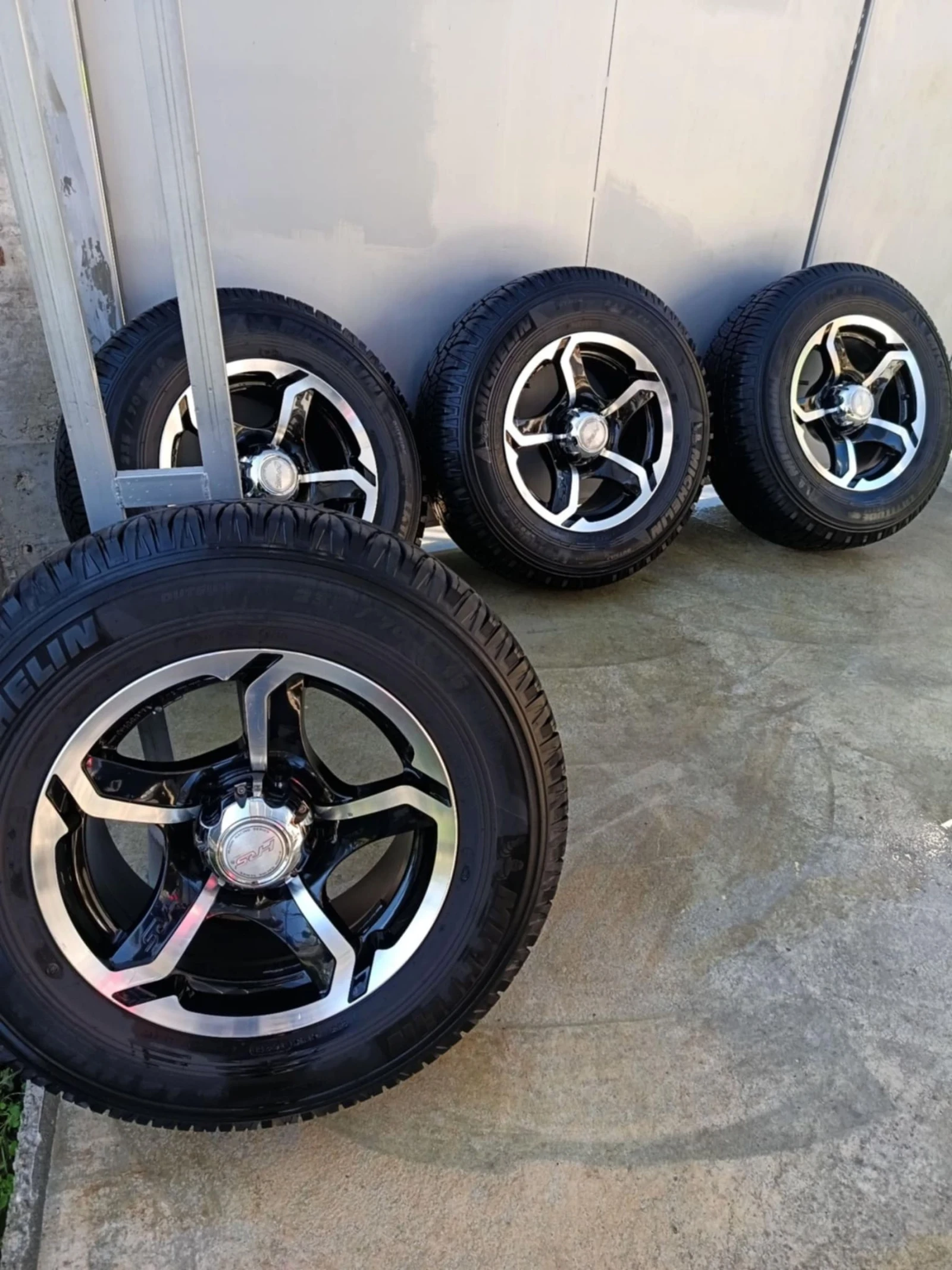 ���� � ������ 235/70R16 �� Kia Sorento | Mobile.bg � ����������� 2