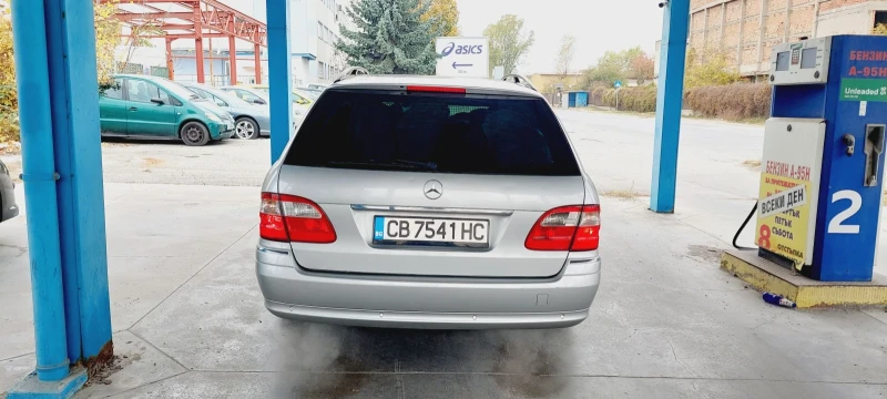 Mercedes-Benz E 240 Elegance 4matic, снимка 5 - Автомобили и джипове - 47843821