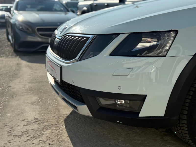 Skoda Octavia SCOUT/4X4/LED/NAVI/AVTOMAT/СОБСТВЕН ЛИЗИНГ, снимка 4 - Автомобили и джипове - 50599530