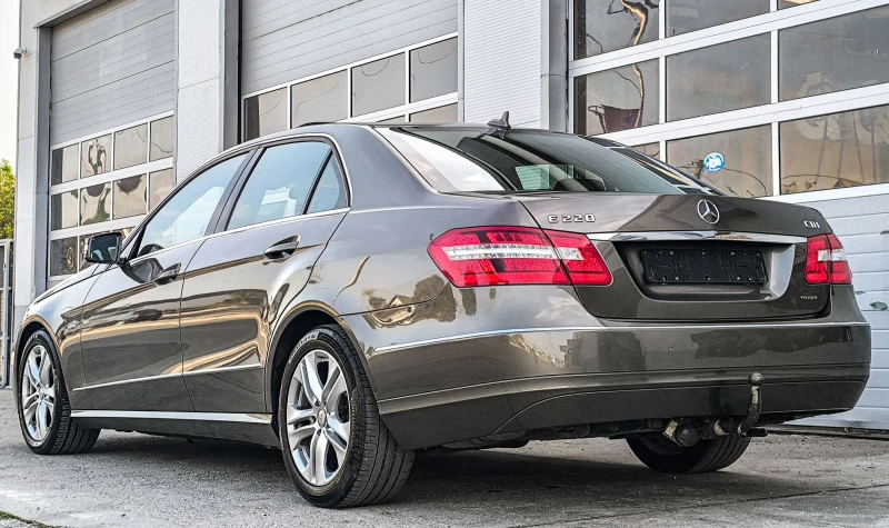 Mercedes-Benz E 220 CDI AVANTGARDE , снимка 4 - Автомобили и джипове - 51682556