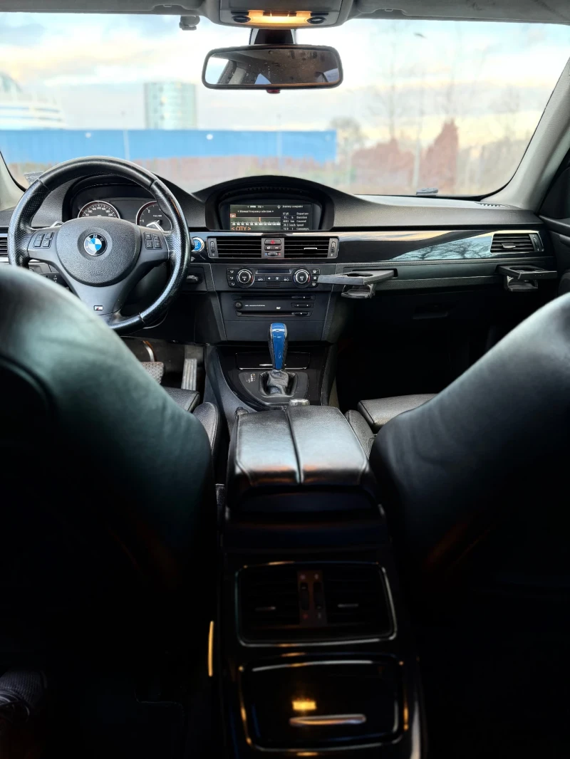 BMW 335 d/Keyless/Active Steering/Къпхолдъри/PDC/Navi/, снимка 11 - Автомобили и джипове - 53405018