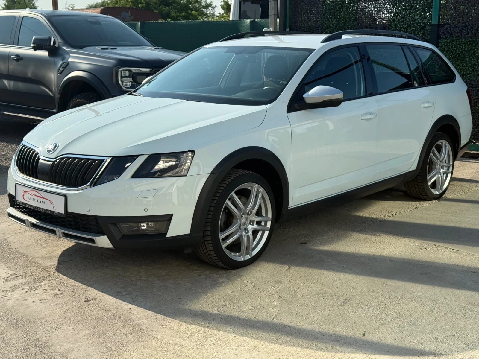 Skoda Octavia SCOUT/4X4/LED/NAVI/AVTOMAT/СОБСТВЕН ЛИЗИНГ - изображение 3