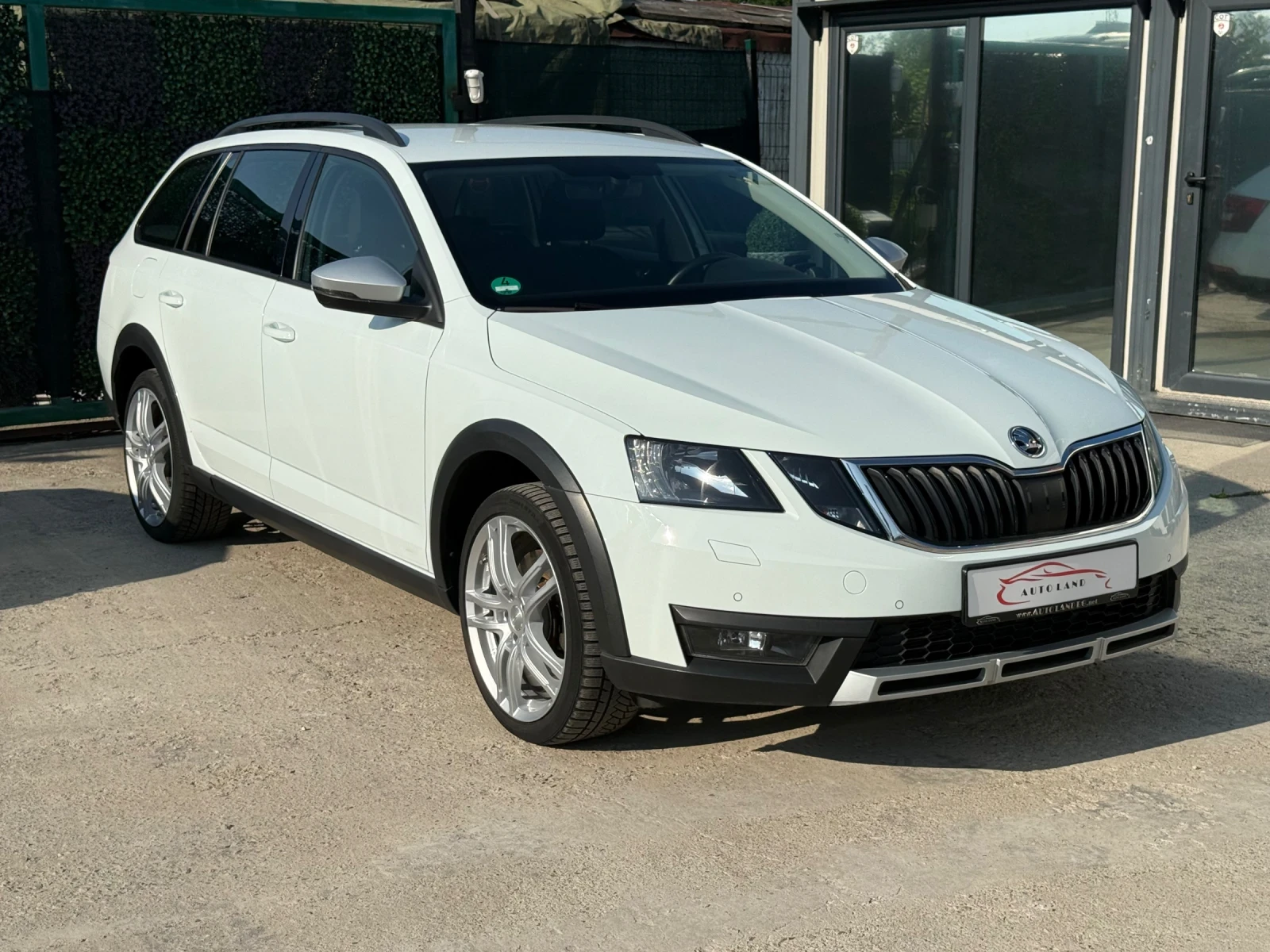 Skoda Octavia SCOUT/4X4/LED/NAVI/AVTOMAT/СОБСТВЕН ЛИЗИНГ - изображение 2