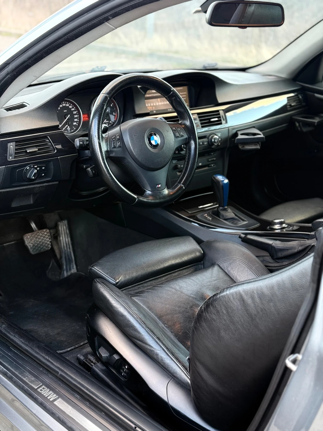 BMW 335 d/Keyless/Active Steering/Къпхолдъри/PDC/Navi/ - изображение 9
