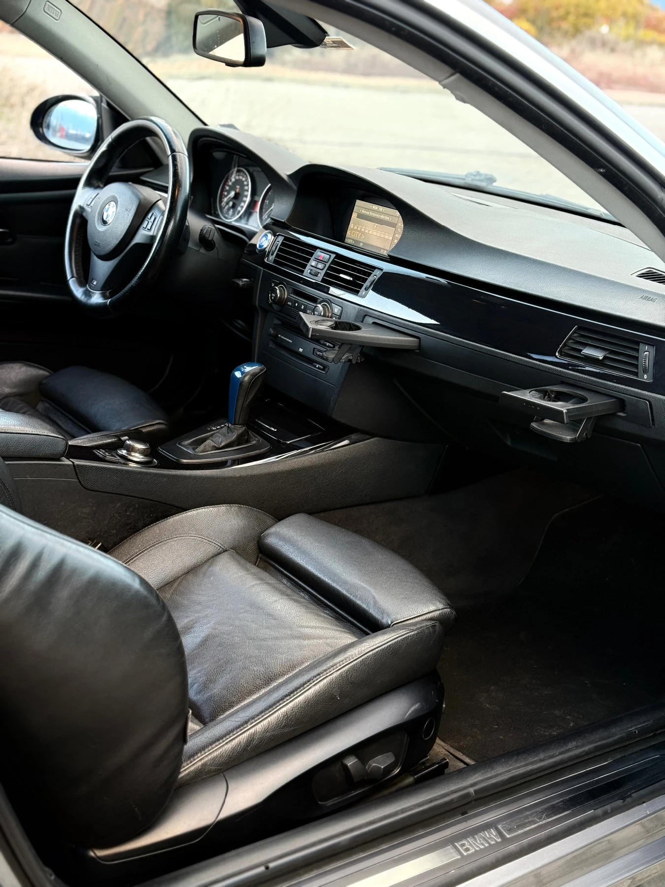 BMW 335 d/Keyless/Active Steering/Къпхолдъри/PDC/Navi/ - изображение 10