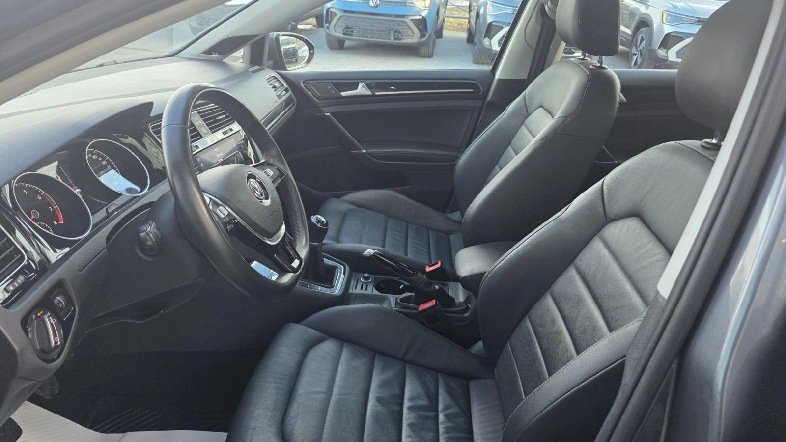 VW Golf Execline* FWD* АвтоКредит* (ЦЕНА ДО БГ), снимка 9 - Автомобили и джипове - 54155886