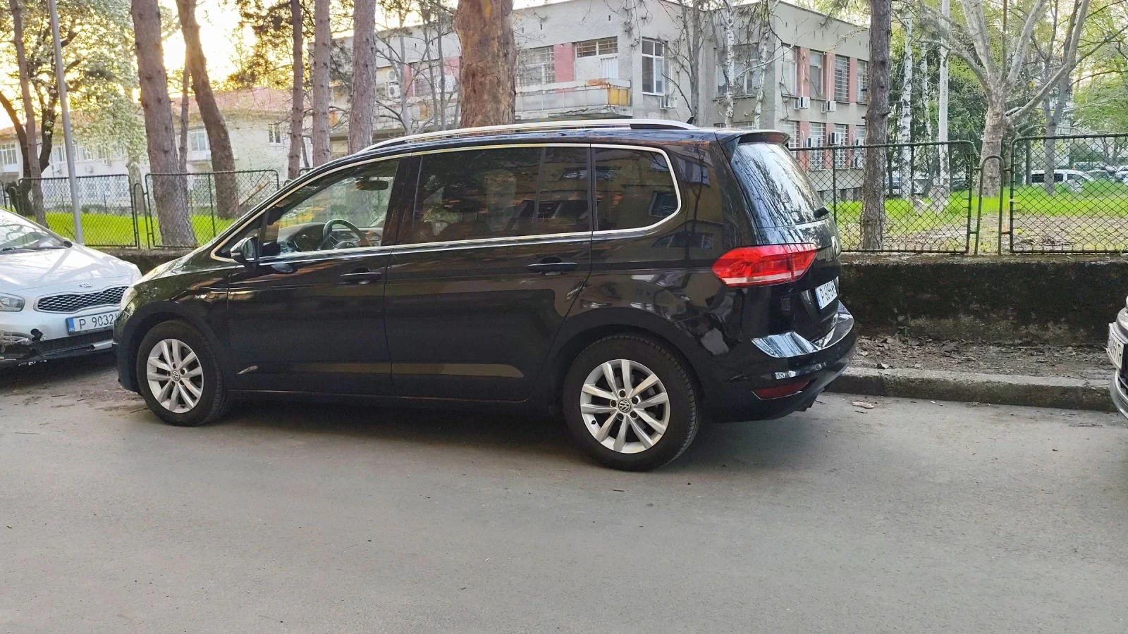 VW Touran 2, 0 TDI 150 , снимка 3 - Автомобили и джипове - 54722734