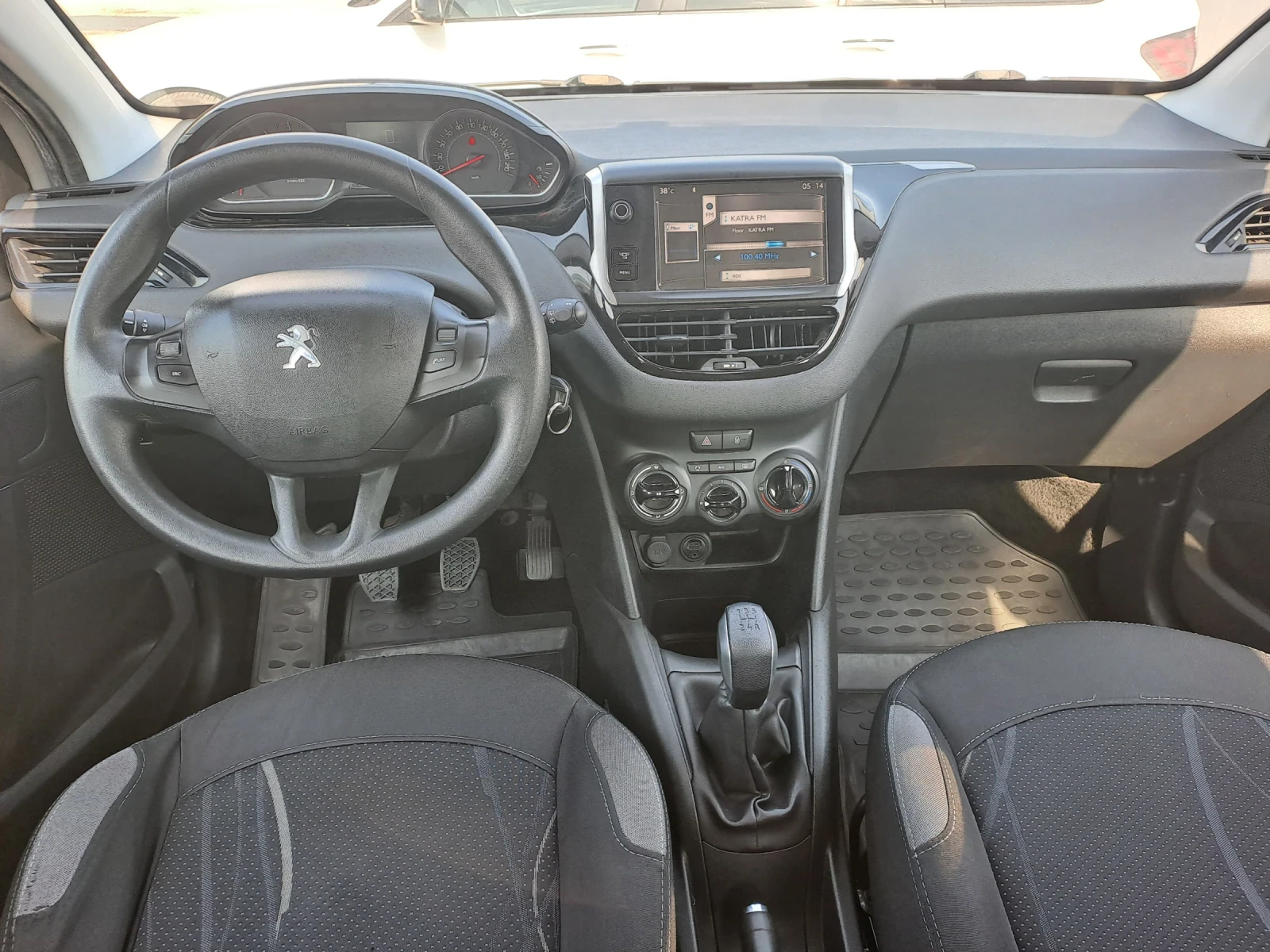 Peugeot 208 1, 4HDi, 70кс, KLIMA, снимка 11 - Автомобили и джипове - 54792308