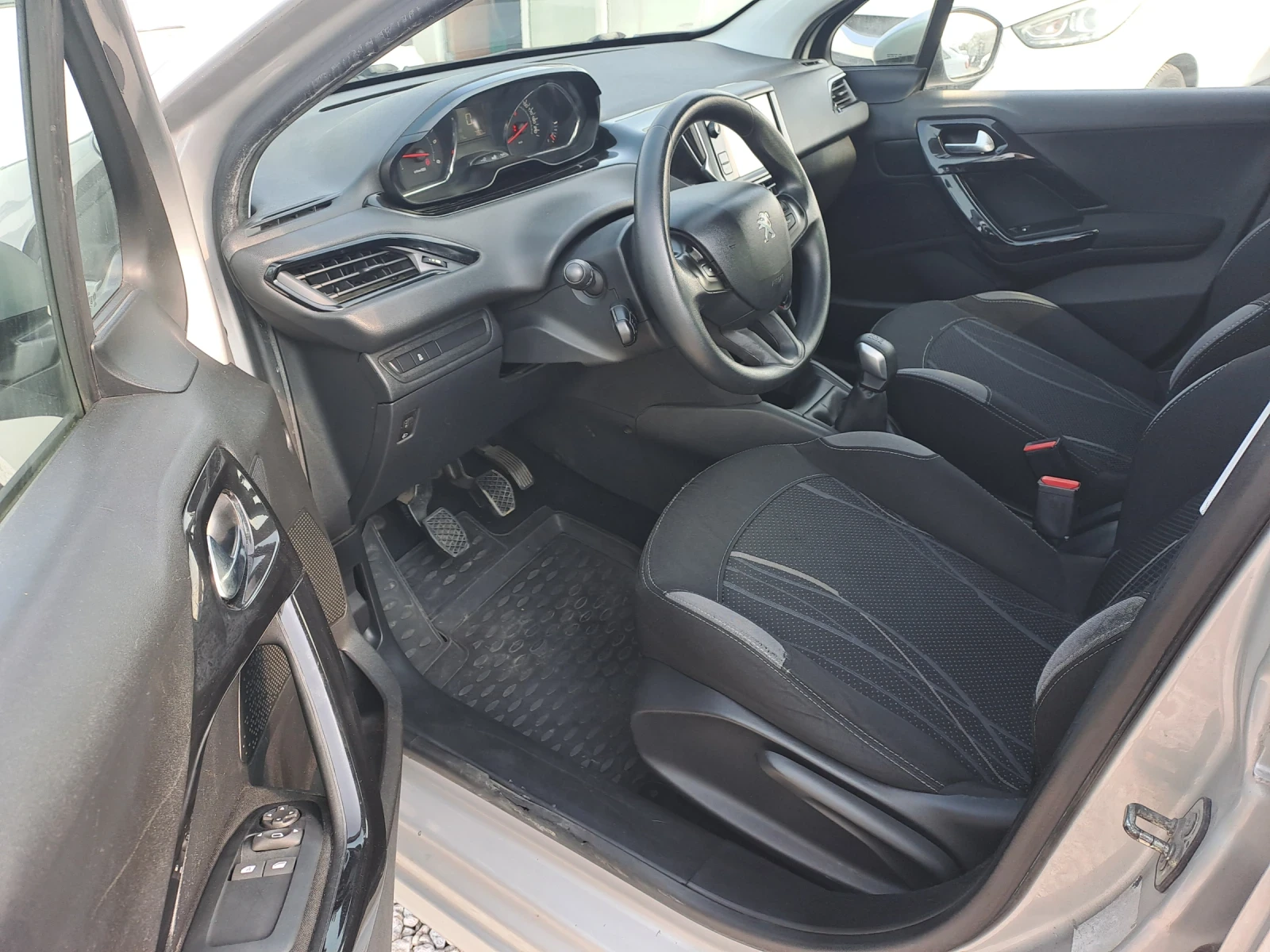 Peugeot 208 1, 4HDi, 70кс, KLIMA, снимка 7 - Автомобили и джипове - 54792308