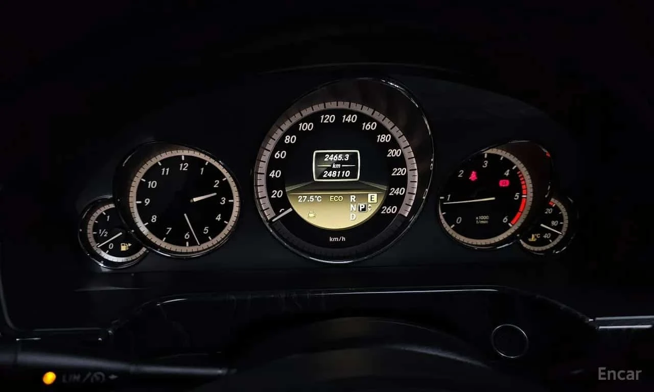 Mercedes-Benz E 220 CDI Avantgarde * БЕЗ ПЪРВОНАЧАЛНА ВНОСКА, снимка 8 - Автомобили и джипове - 56194145