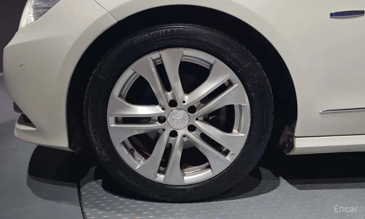 Mercedes-Benz E 220 CDI Avantgarde * БЕЗ ПЪРВОНАЧАЛНА ВНОСКА, снимка 5 - Автомобили и джипове - 56194145