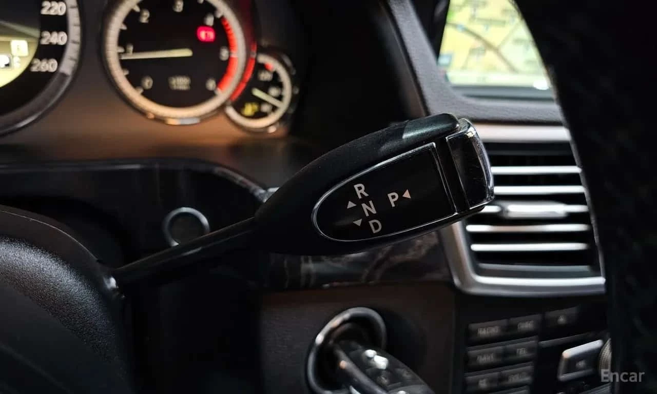 Mercedes-Benz E 220 CDI Avantgarde * БЕЗ ПЪРВОНАЧАЛНА ВНОСКА, снимка 9 - Автомобили и джипове - 56194145
