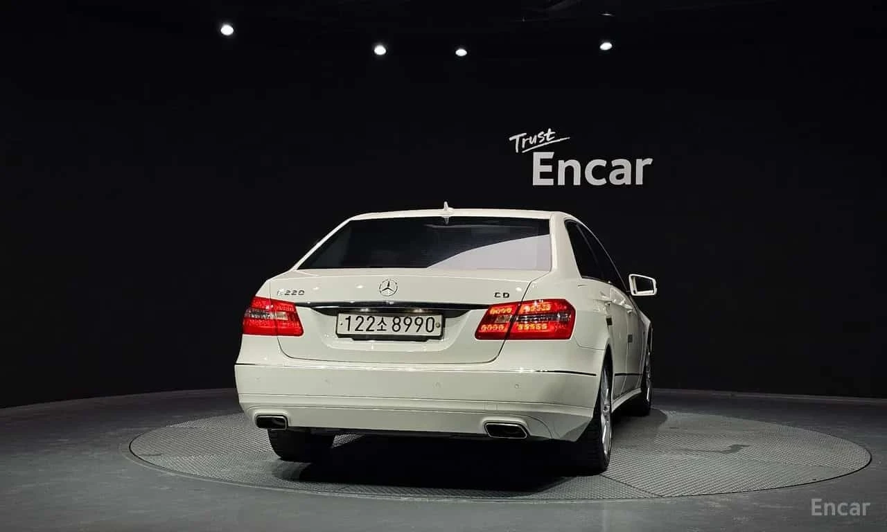 Mercedes-Benz E 220 CDI Avantgarde * БЕЗ ПЪРВОНАЧАЛНА ВНОСКА, снимка 4 - Автомобили и джипове - 56194145