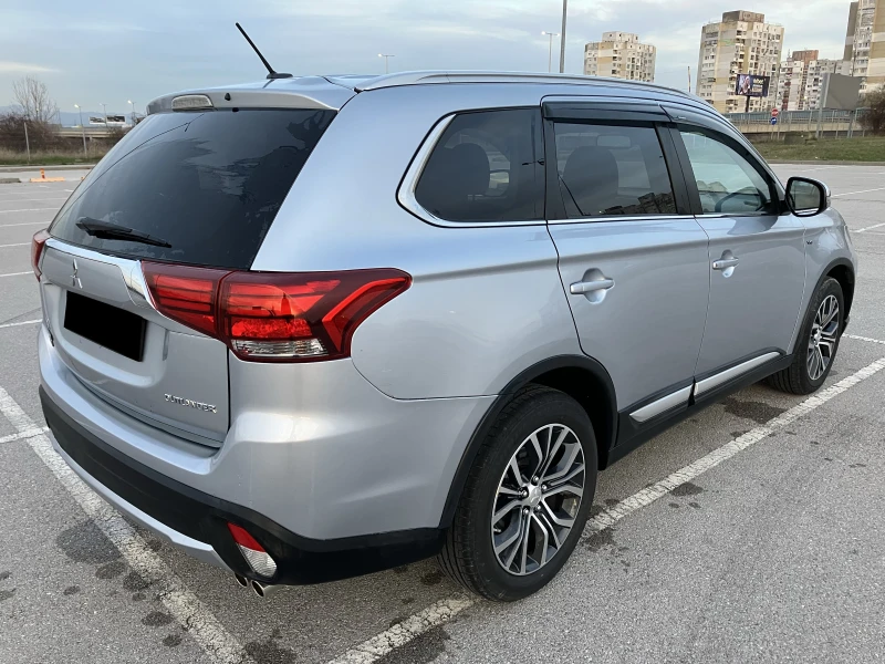 Mitsubishi Outlander GT 3.0V6 224kc.S-AWC 4x4 FULL -7МЕСТА, снимка 5 - Автомобили и джипове - 52631216