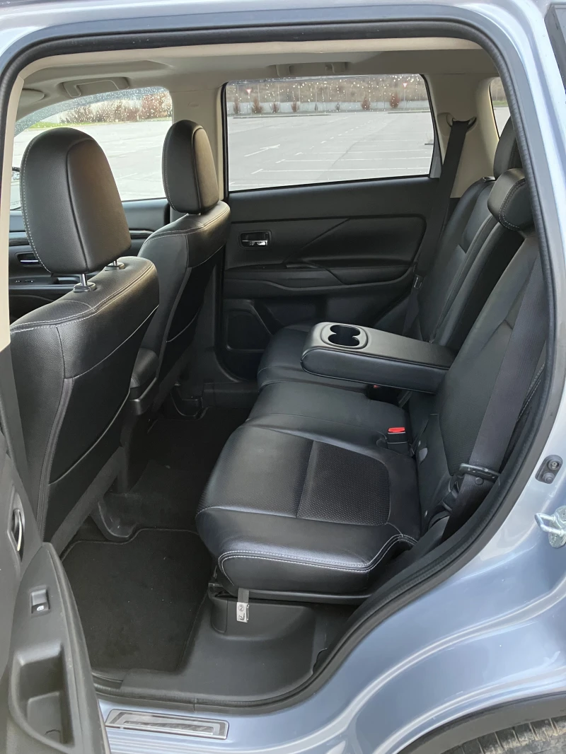 Mitsubishi Outlander GT 3.0V6 224kc.S-AWC 4x4 FULL -7МЕСТА, снимка 10 - Автомобили и джипове - 52631216
