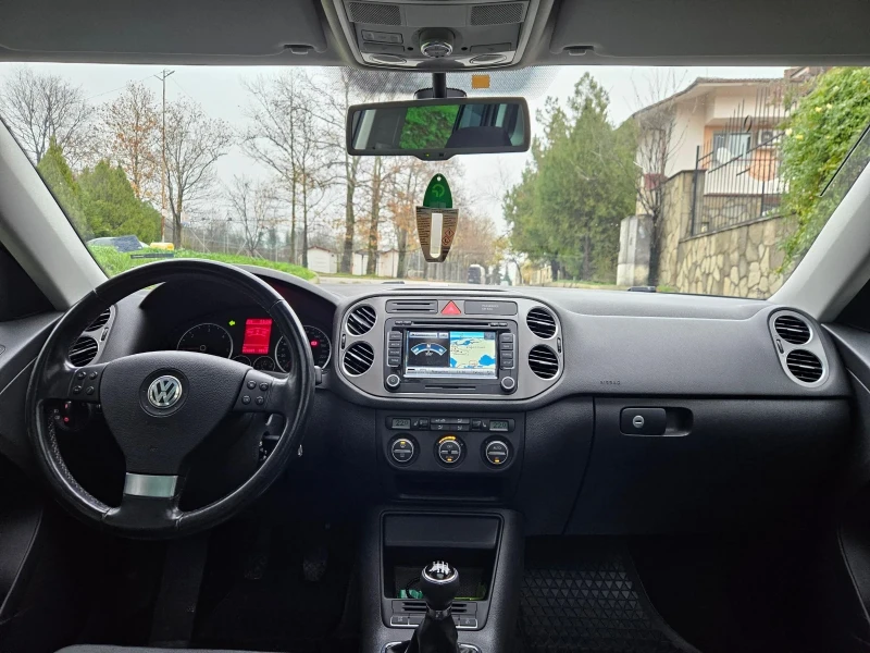 VW Tiguan 2.0 TDI 4-MOTION (140к.с) Подгрев/Панорама/Нави, снимка 9 - Автомобили и джипове - 52662674