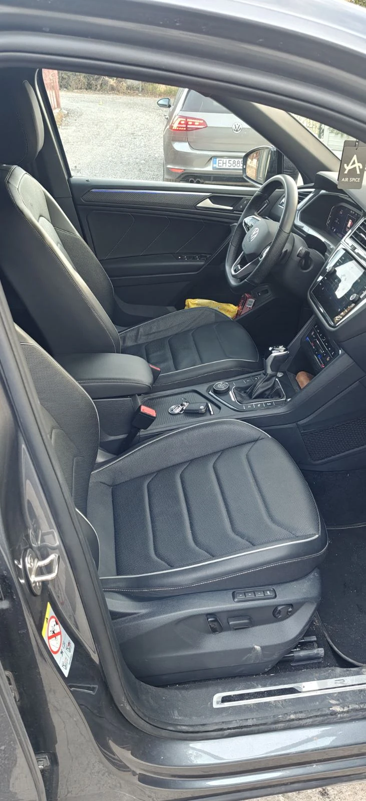 VW Tiguan, снимка 6 - Автомобили и джипове - 56381923