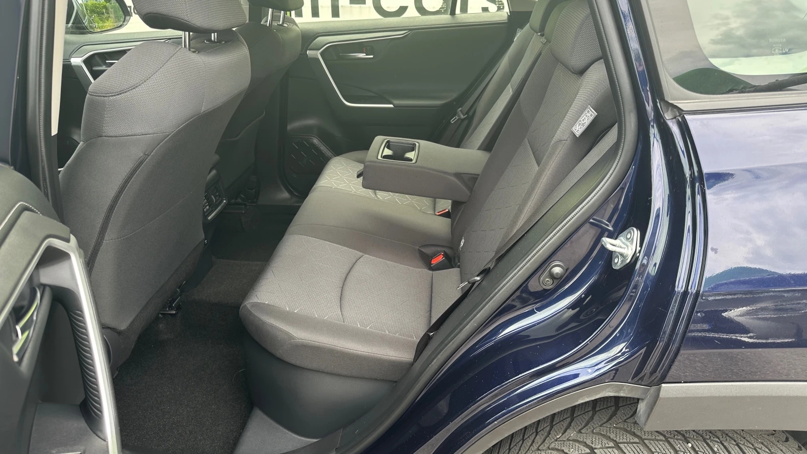 Toyota Rav4 2.5 Hybrid 4x4 - изображение 9
