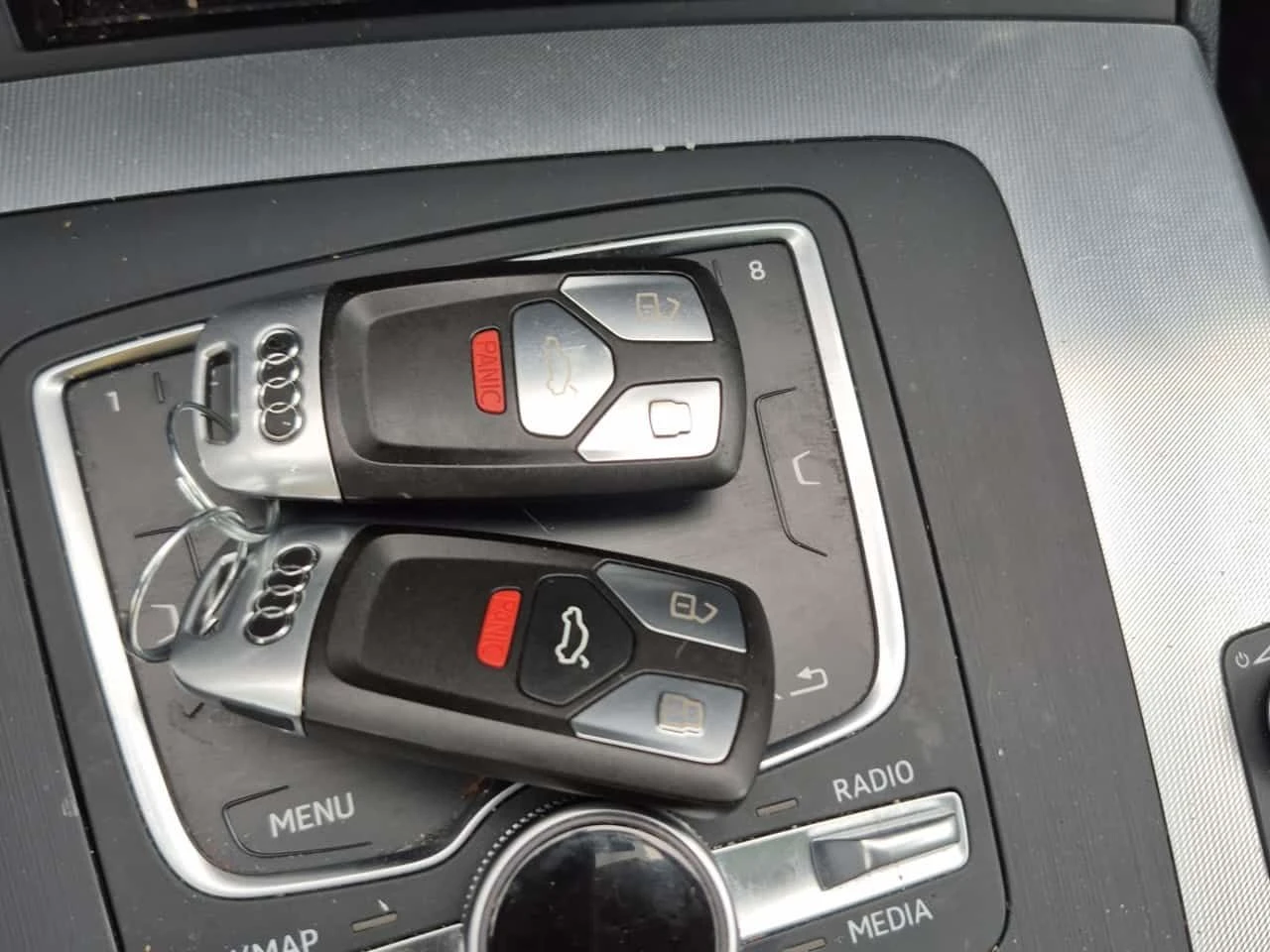 Audi Q5 * PREMIUM PLUS * CARFAX * 2 КЛЮЧА * ПАНО * ПОДГРЕВ, снимка 8 - Автомобили и джипове - 53954766