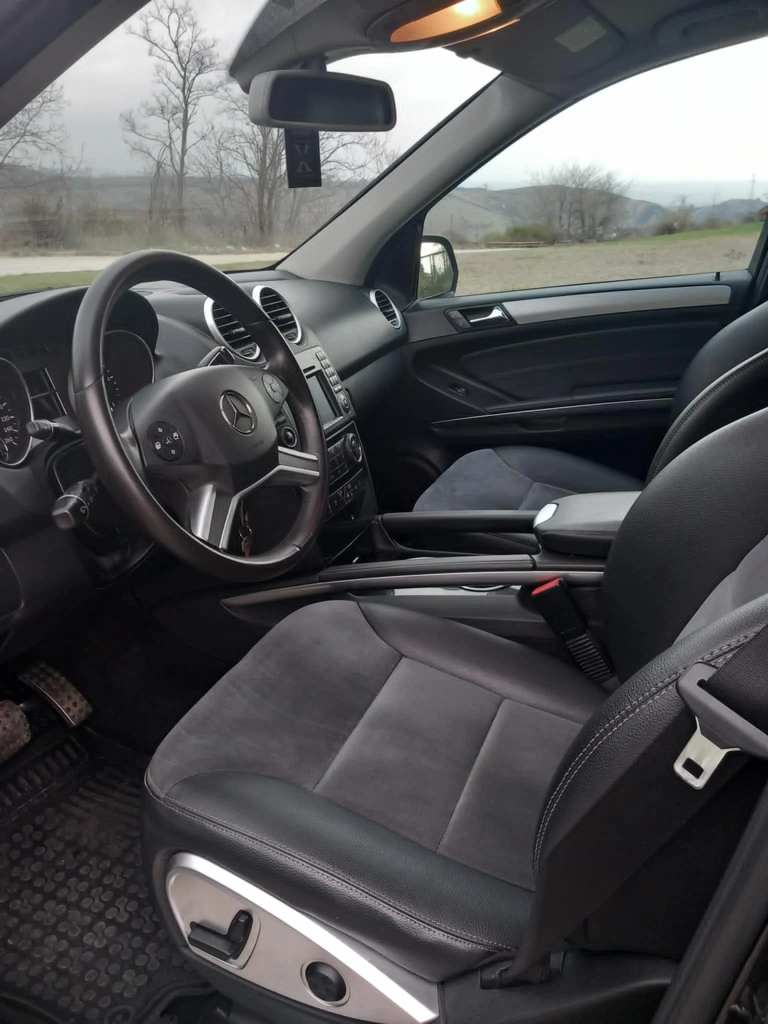 Mercedes-Benz ML 320, снимка 9 - Автомобили и джипове - 54596934