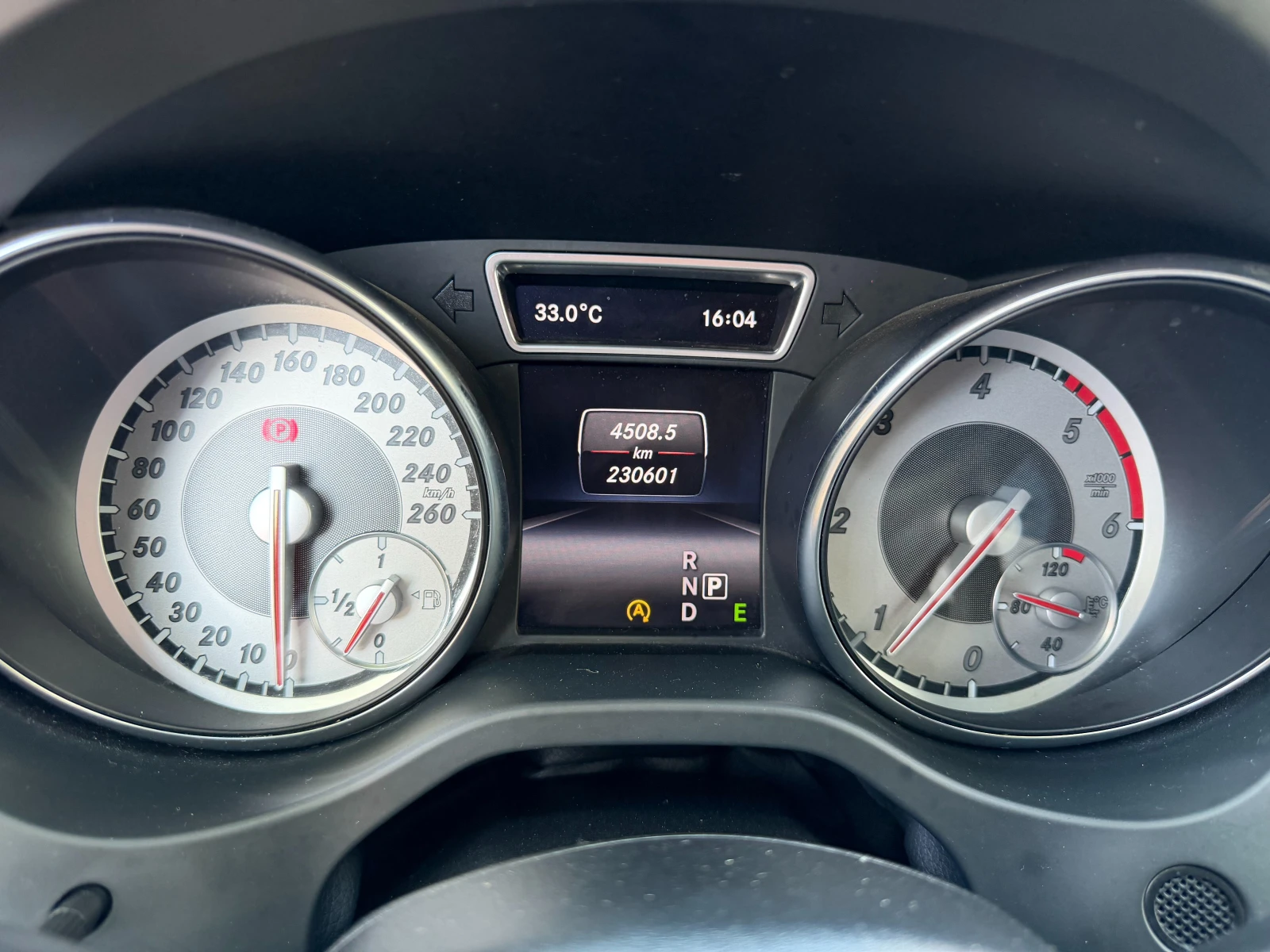 Mercedes-Benz GLA 200 CDI 2.2 SPORT КОЖА КСЕНОН КАМЕРА АВТОПИЛОТ TОП, снимка 10 - Автомобили и джипове - 55479334