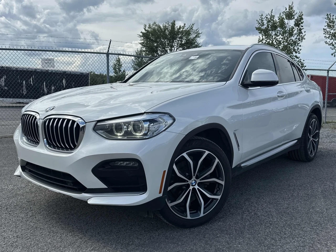 BMW X4 Панорама* HUD* Подгрев* Очакван внос, снимка 2 - Автомобили и джипове - 55679964